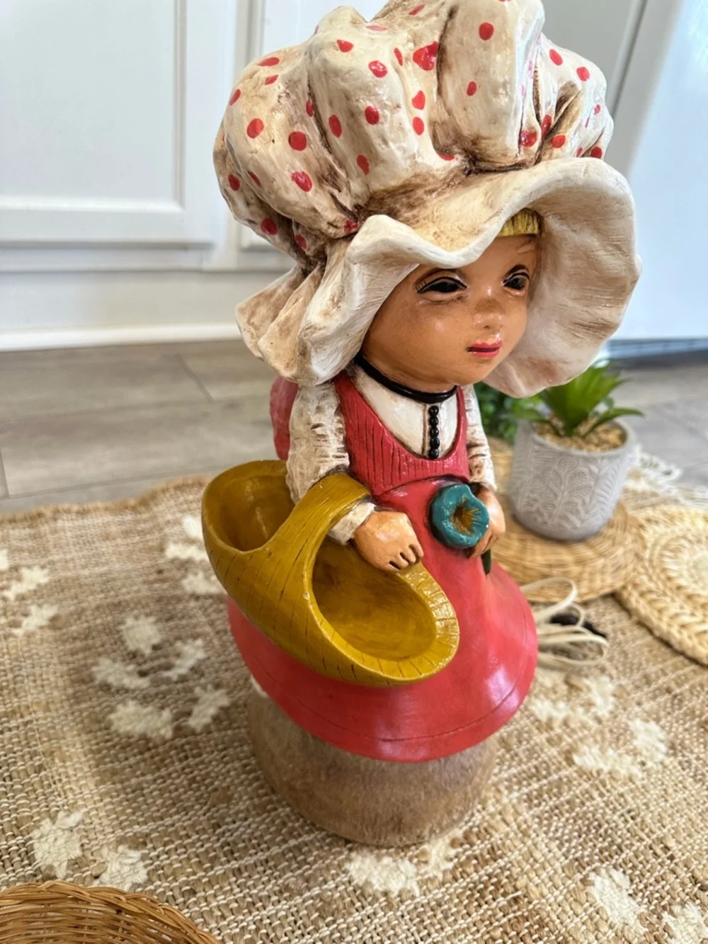 Vintage 1975 Ceramic Bonnet Girl table Lamp Holly Hobby Like Cottage Home Accent
